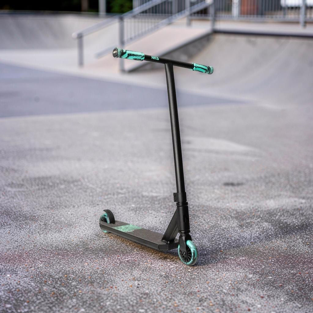 Freestyle koloběžka NKD Next Generation Stunt Scooter, Black-Mint  lifestyle 3